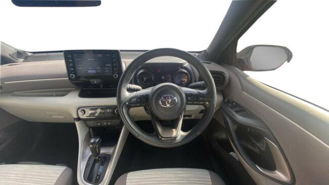 2022 Toyota Yaris Hybrid - Image 16
