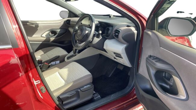 2022 Toyota Yaris Hybrid - Image 14