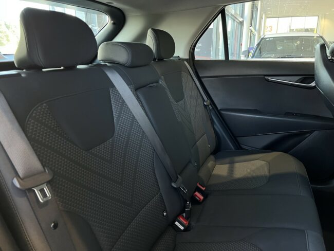 2023 Kia Niro Light 1.6Ph/6Am - Image 12