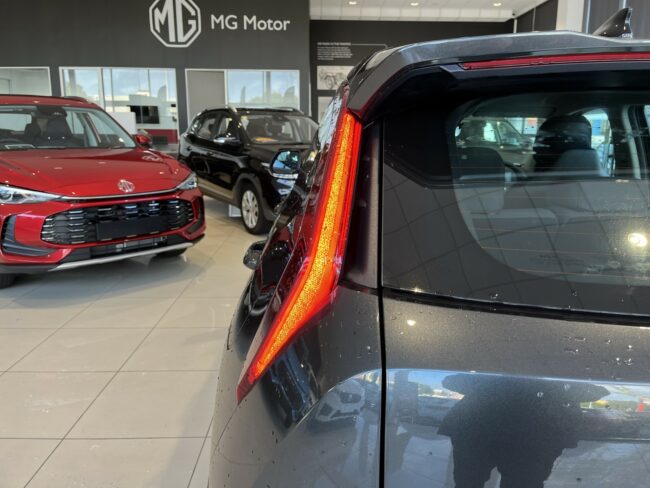 2023 Kia Niro Light 1.6Ph/6Am - Image 9
