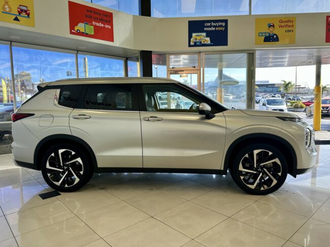 2023 Mitsubishi Outlander XLS 2.5P Auto - Image 5