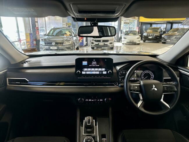 2023 Mitsubishi Outlander XLS 2.5P Auto - Image 11