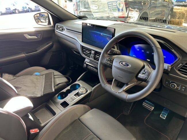 2024 Ford Escape ST X 2.5 AWD Hybrid - Image 12