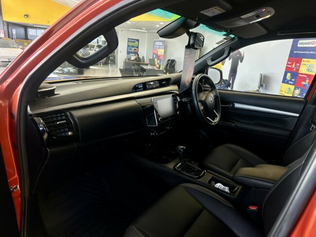 2021 Toyota Hilux SR5 Cruiser 2.8 TD DC 4WD - Image 10