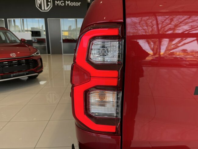 2022 Toyota Hilux Sr5 Cruiser Td Dc 2. - Image 8