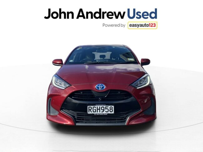 2022 Toyota Yaris Hybrid - Image 2