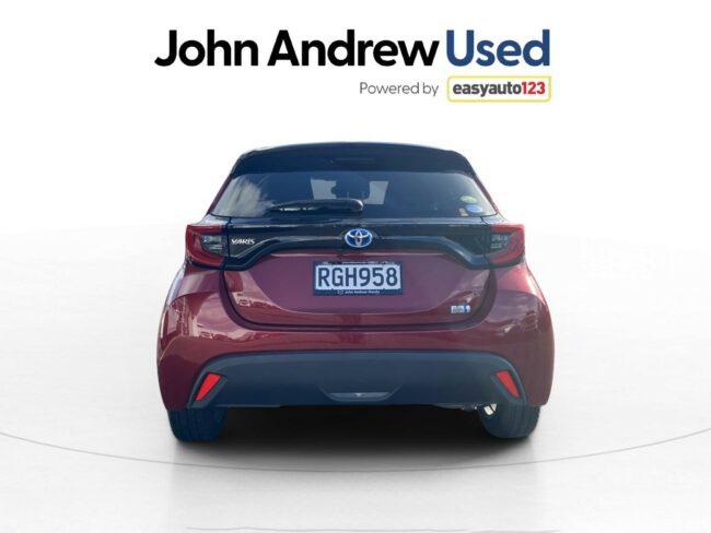 2022 Toyota Yaris Hybrid - Image 7