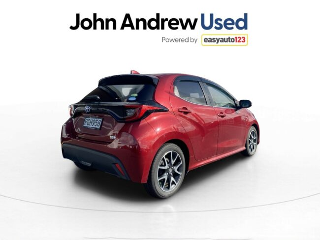 2022 Toyota Yaris Hybrid - Image 9