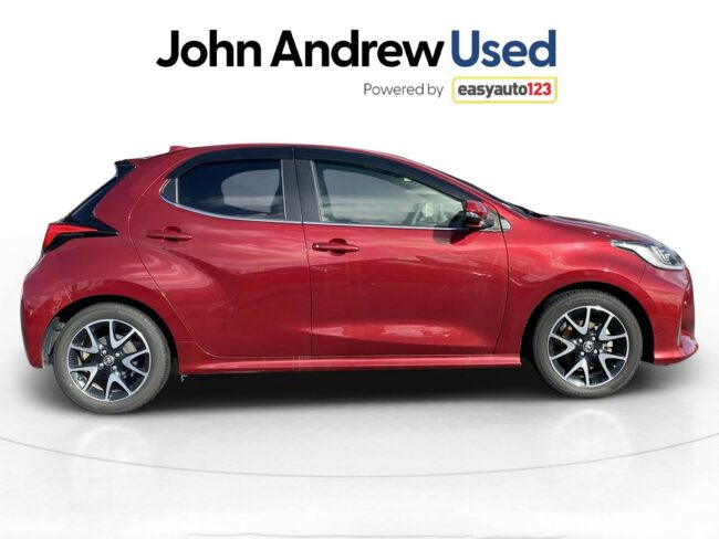 2022 Toyota Yaris Hybrid - Image 10