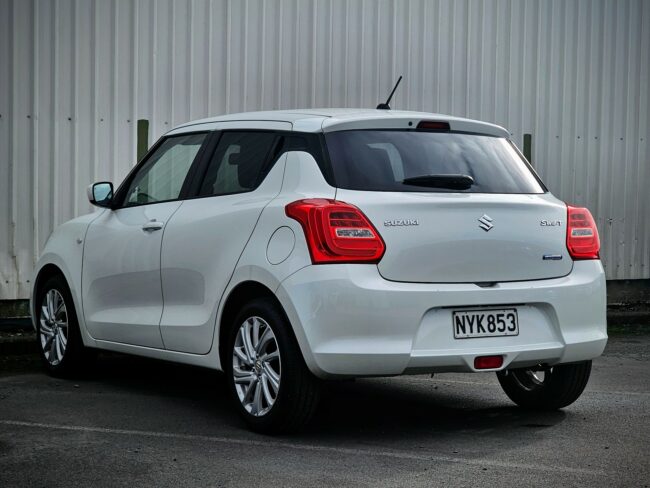 2021 Suzuki Swift GLX Hybrid 1.2ph - Image 5