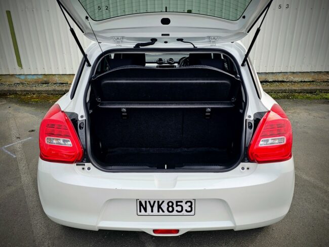 2021 Suzuki Swift GLX Hybrid 1.2ph - Image 6