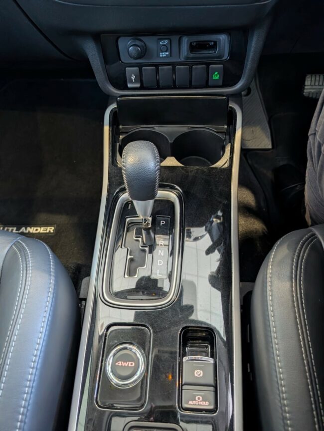 2022 Mitsubishi Outlander Vrx 2.4P/4Wd/Cvt - Image 19