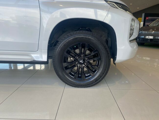 2022 Mitsubishi Pajero Sport Vrxb 2.4D/4Wd/8At - Image 4