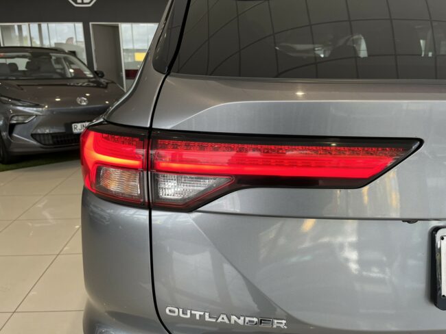 2023 Mitsubishi Outlander Xls 2.5P/Cvt - Image 8