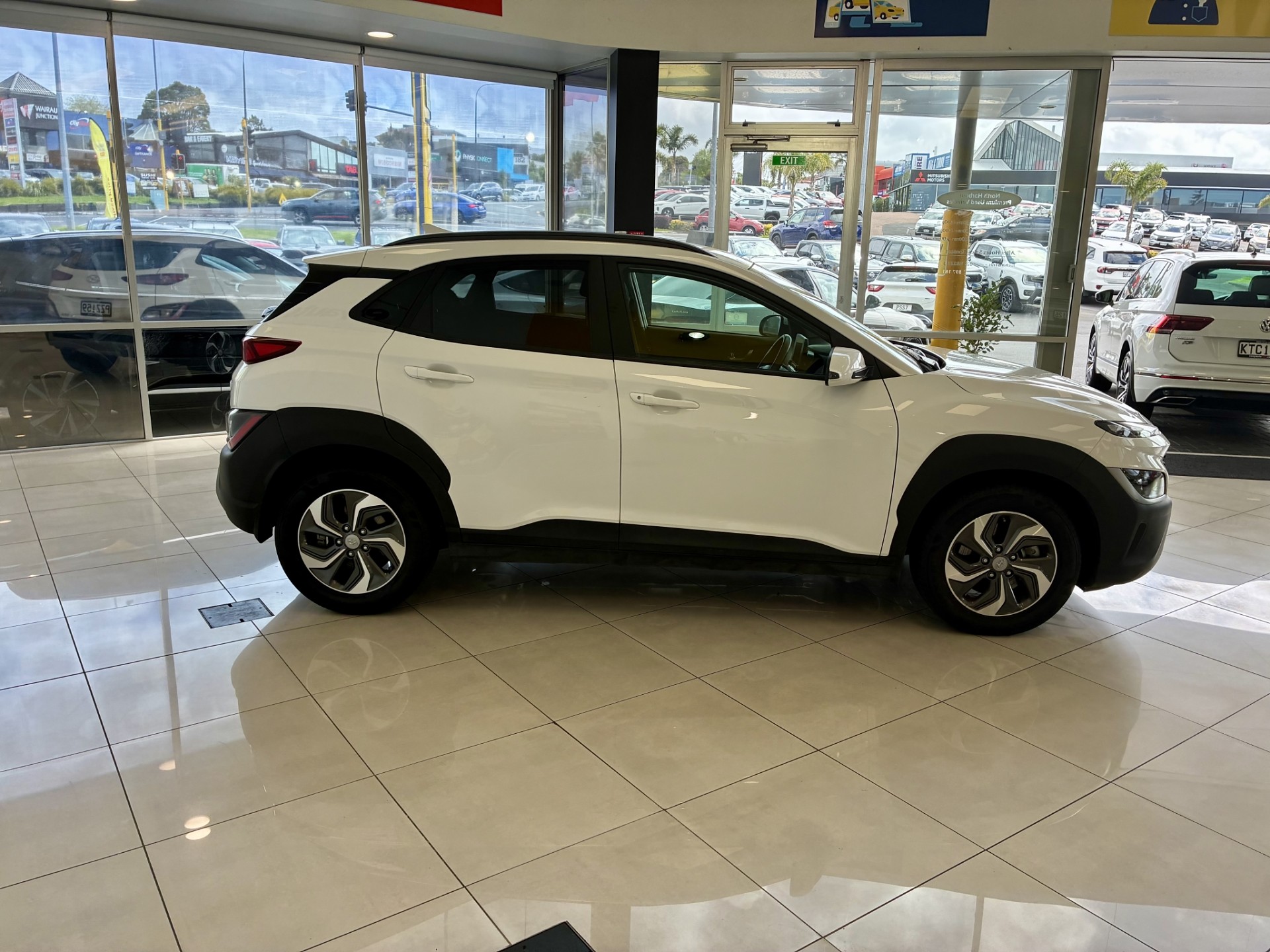 2023 Hyundai Kona 1.6 Hybrid NZ New - Image 5