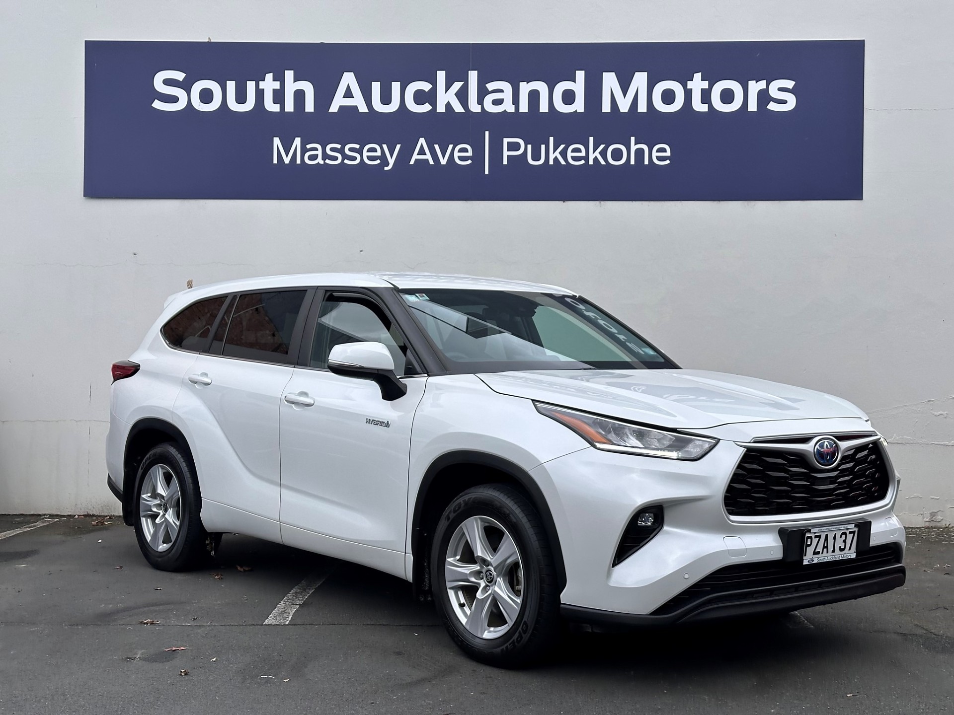 2023 Toyota Highlander GXL 2.5 Petrol Hybrid - Image 3