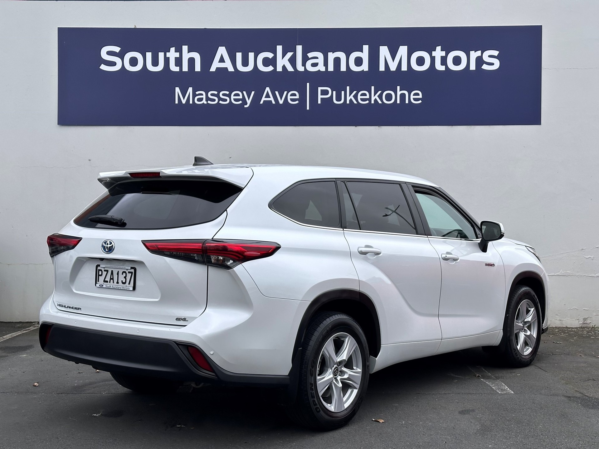 2023 Toyota Highlander GXL 2.5 Petrol Hybrid - Image 5