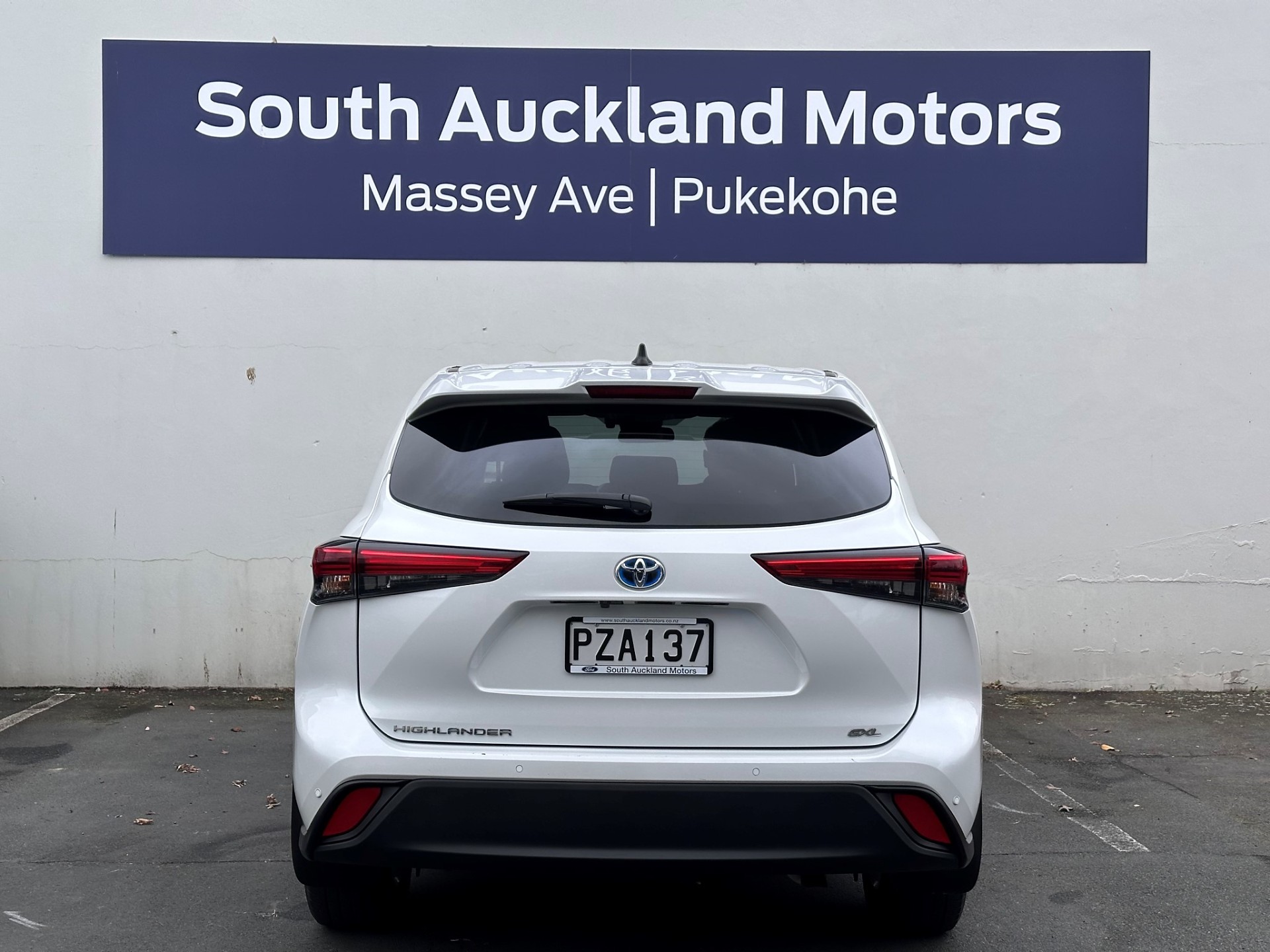 2023 Toyota Highlander GXL 2.5 Petrol Hybrid - Image 6