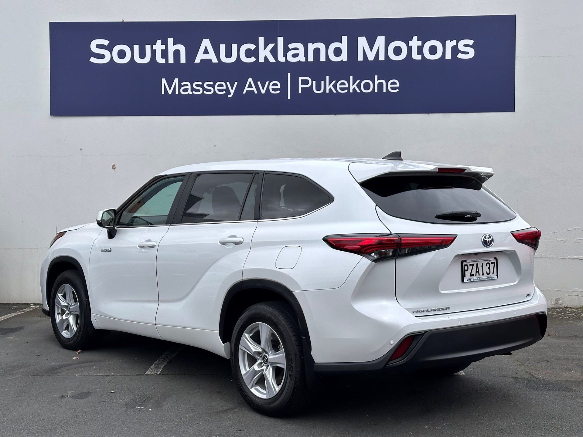 2023 Toyota Highlander GXL 2.5 Petrol Hybrid - Image 7