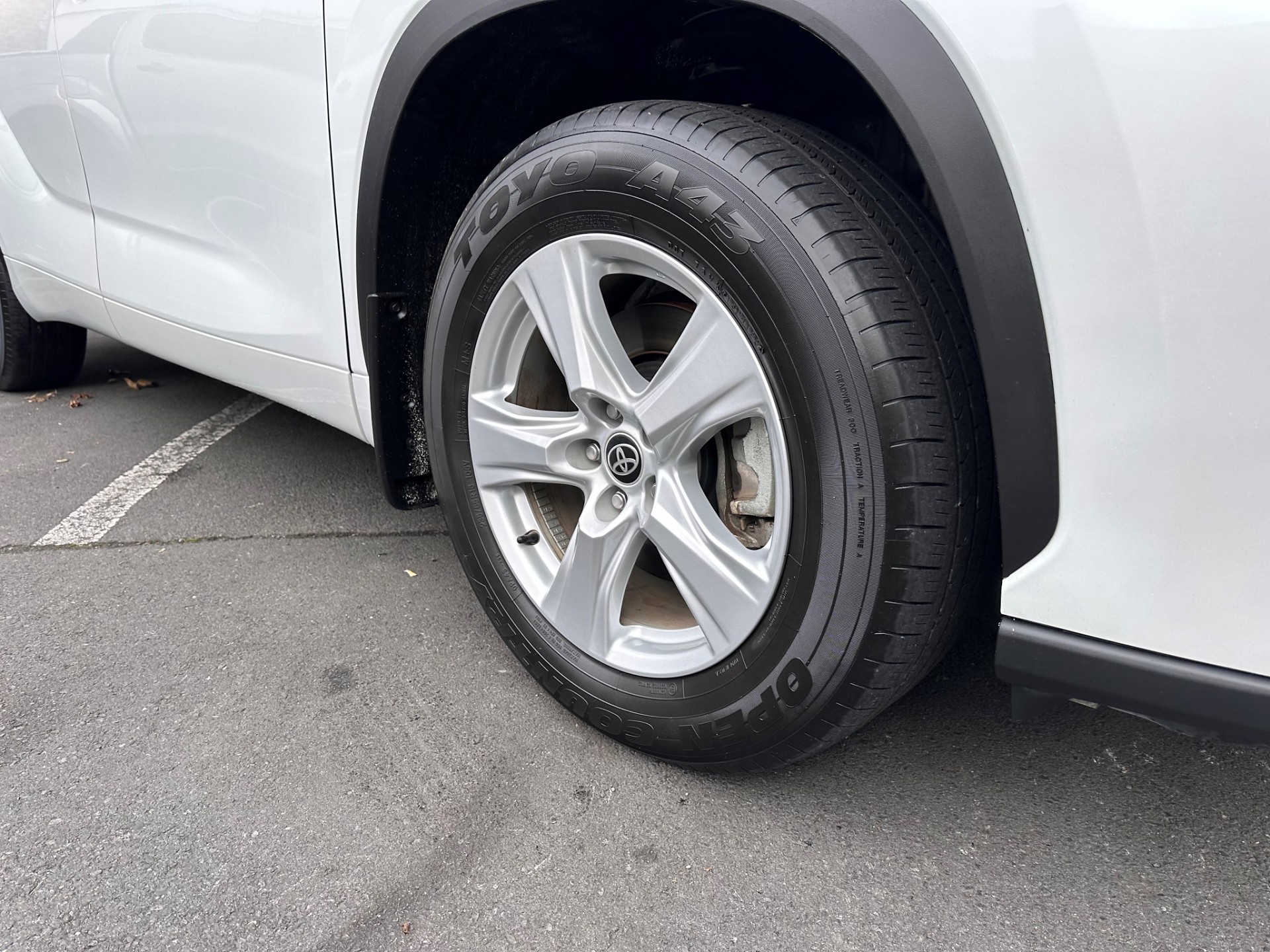 2023 Toyota Highlander GXL 2.5 Petrol Hybrid - Image 9