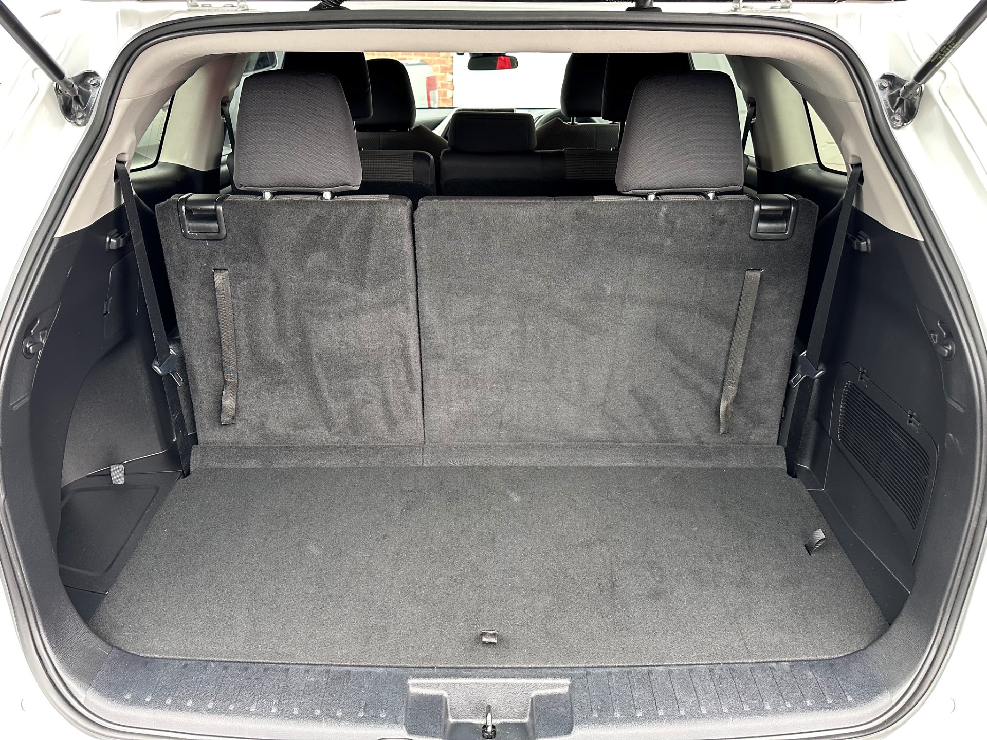 2023 Toyota Highlander GXL 2.5 Petrol Hybrid - Image 10