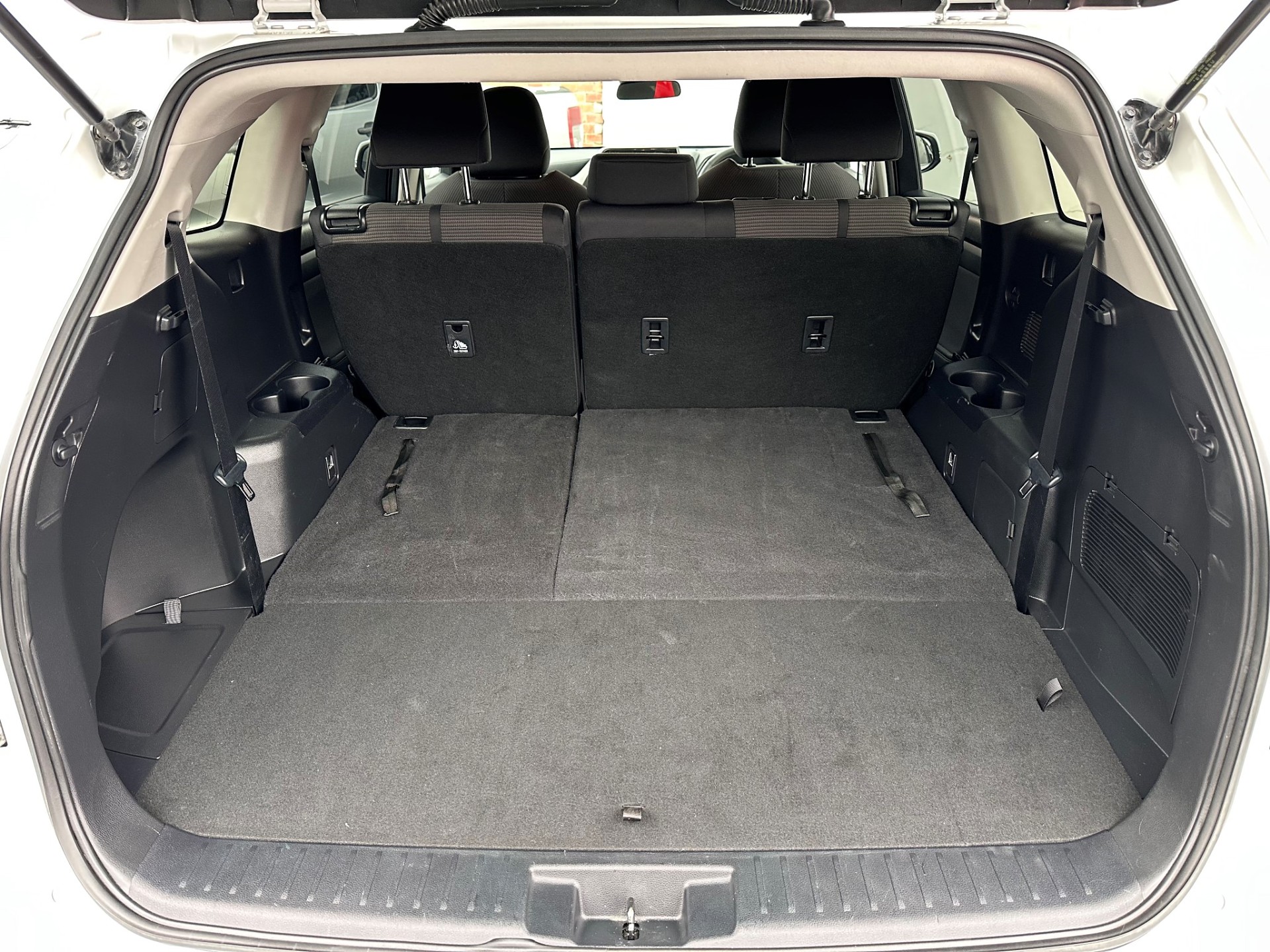 2023 Toyota Highlander GXL 2.5 Petrol Hybrid - Image 11