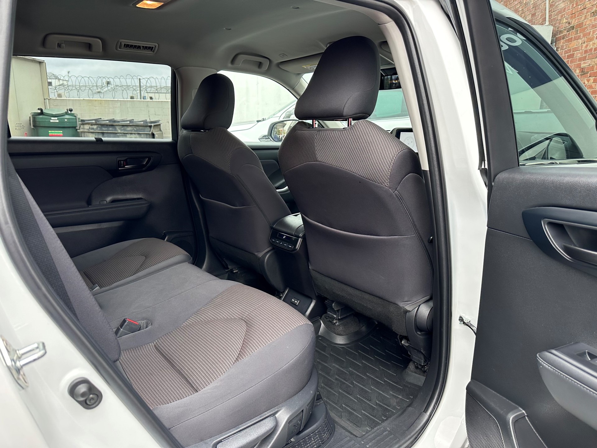 2023 Toyota Highlander GXL 2.5 Petrol Hybrid - Image 13