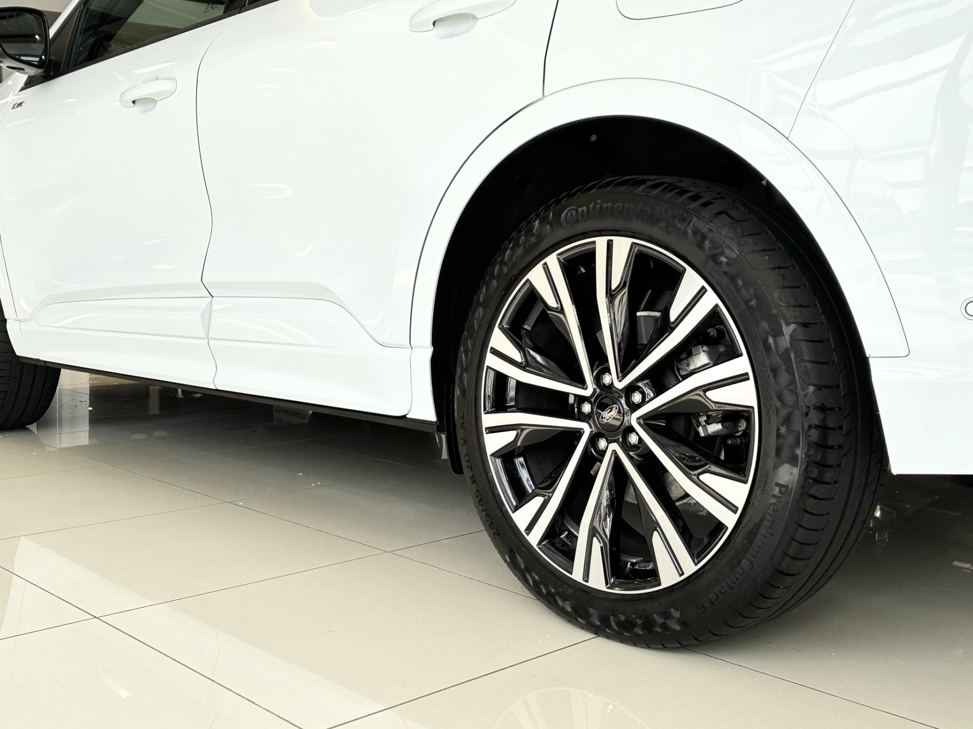 2024 Ford Escape ST X AWD HYBRID - Image 7