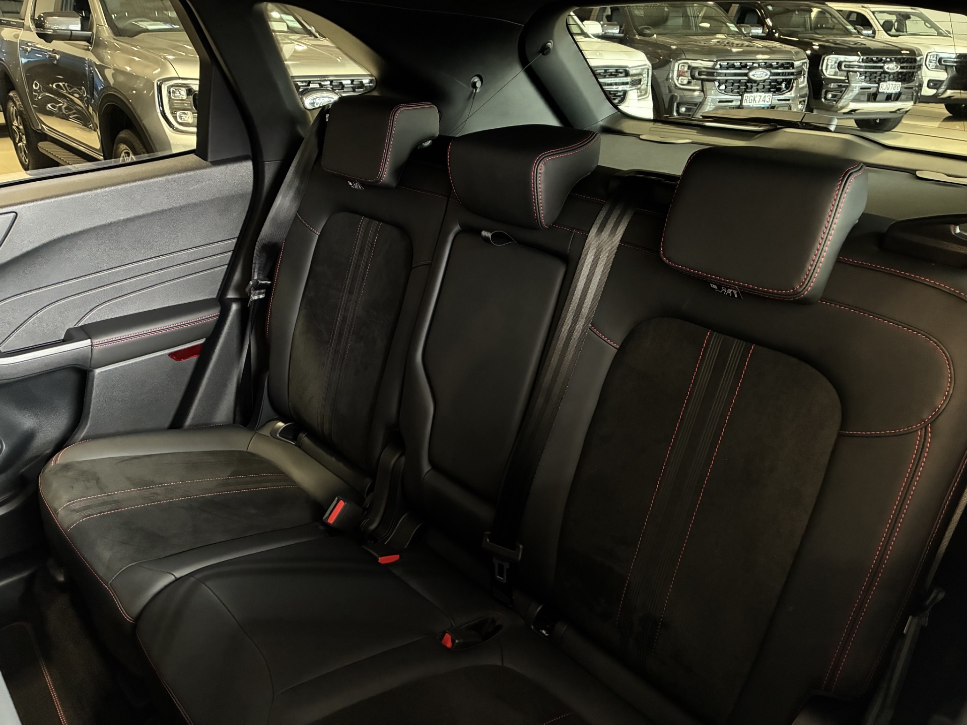 2024 Ford Escape ST X AWD HYBRID - Image 14