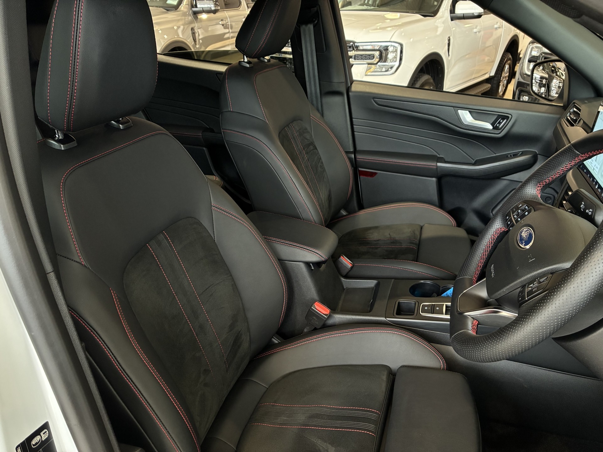 2024 Ford Escape ST X AWD HYBRID - Image 15