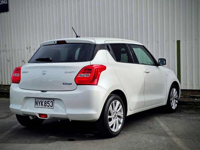 2021 Suzuki Swift GLX Hybrid 1.2ph - Image 4