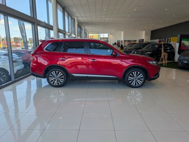 2022 Mitsubishi Outlander Vrx 2.4P/4Wd/Cvt - Image 3