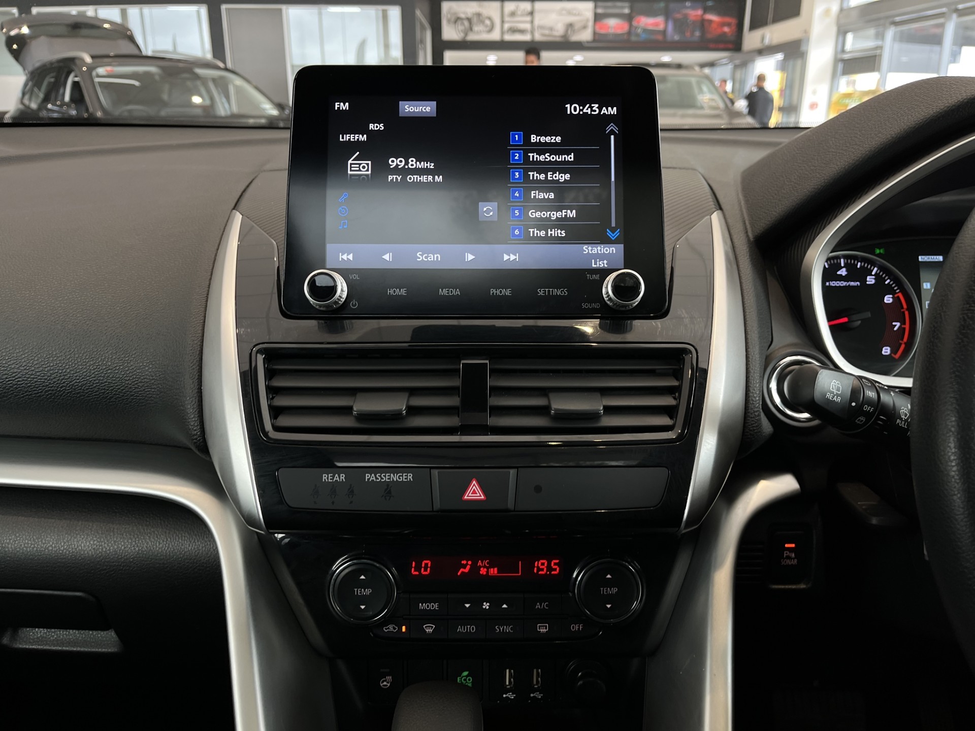 2022 Mitsubishi Eclipse Cross VRX 1.5PT /4WD Auto - Image 14