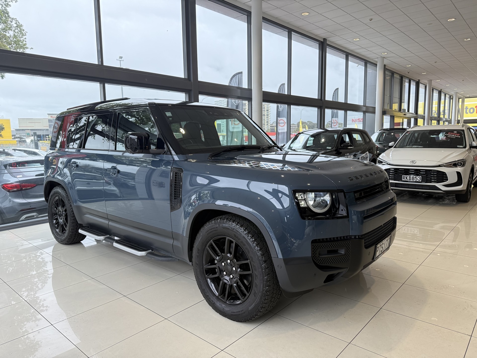 2023 Land Rover Defender 110 D240 S 2.0L DT 4WD