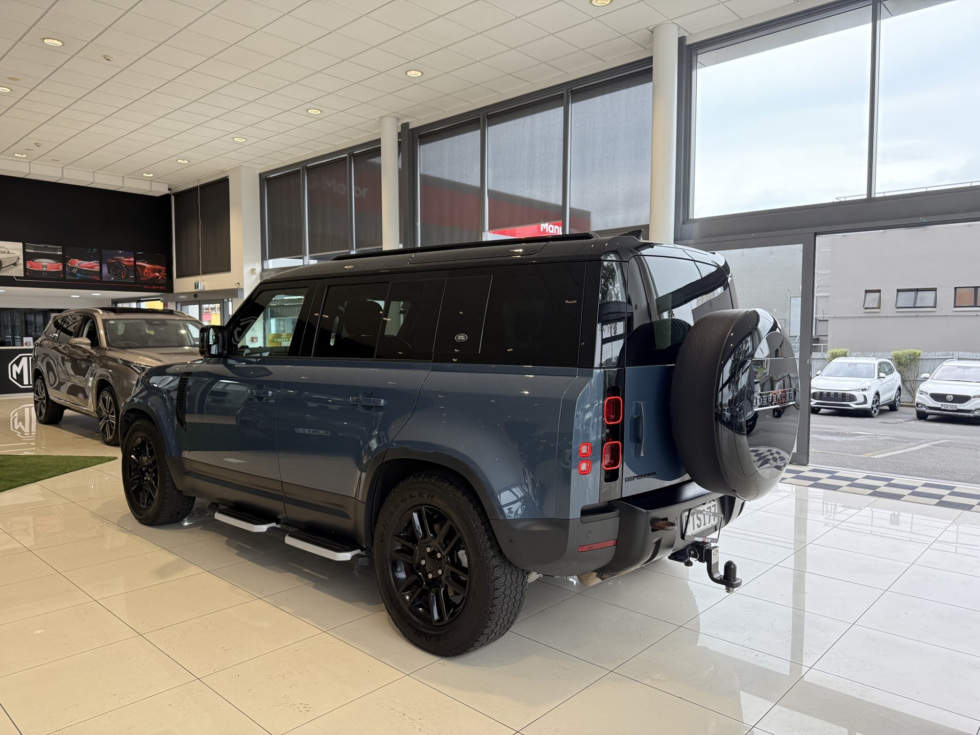 2023 Land Rover Defender 110 D240 S 2.0L DT 4WD - Image 16
