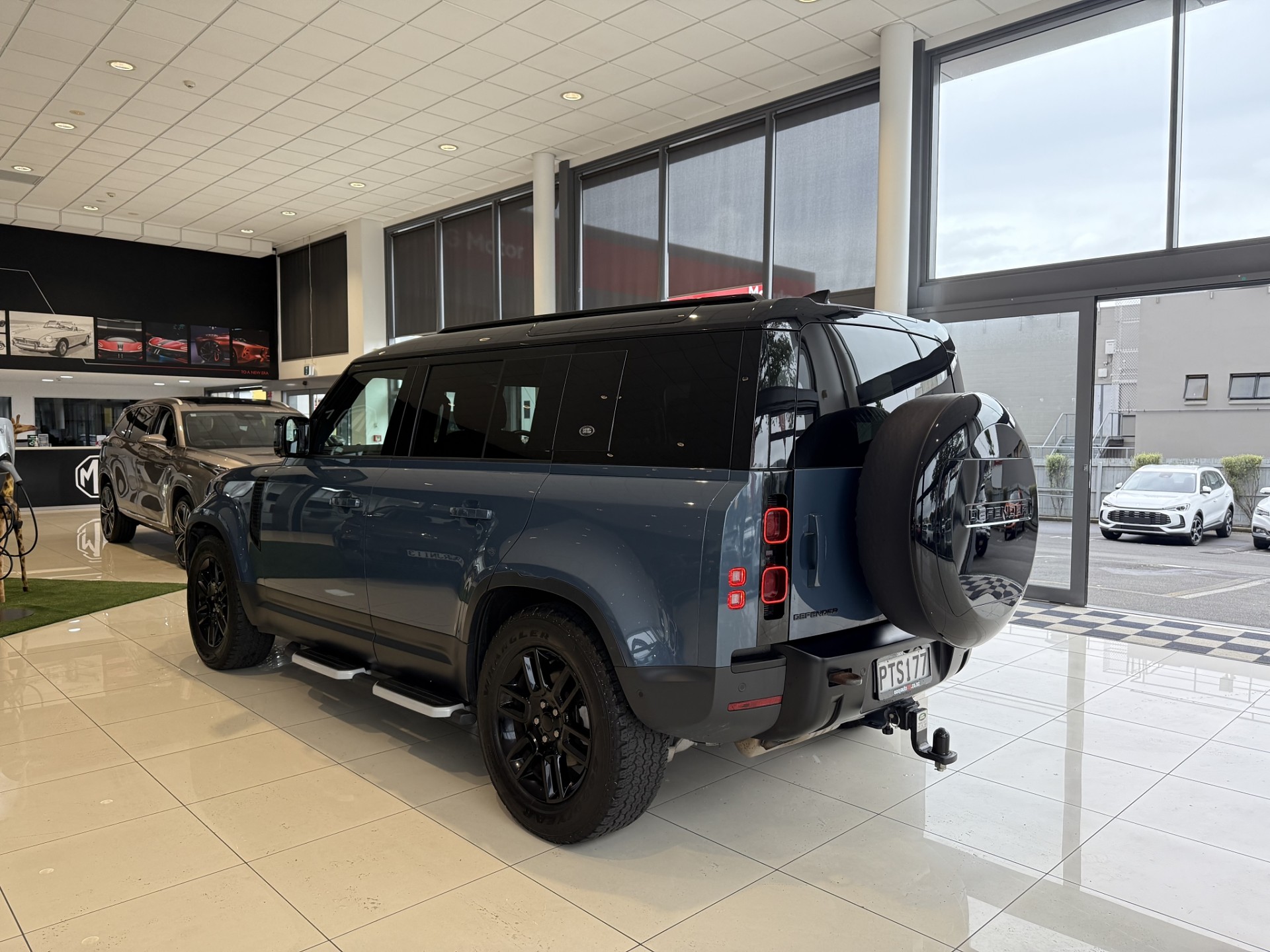 2023 Land Rover Defender 110 D240 S 2.0L DT 4WD - Image 17