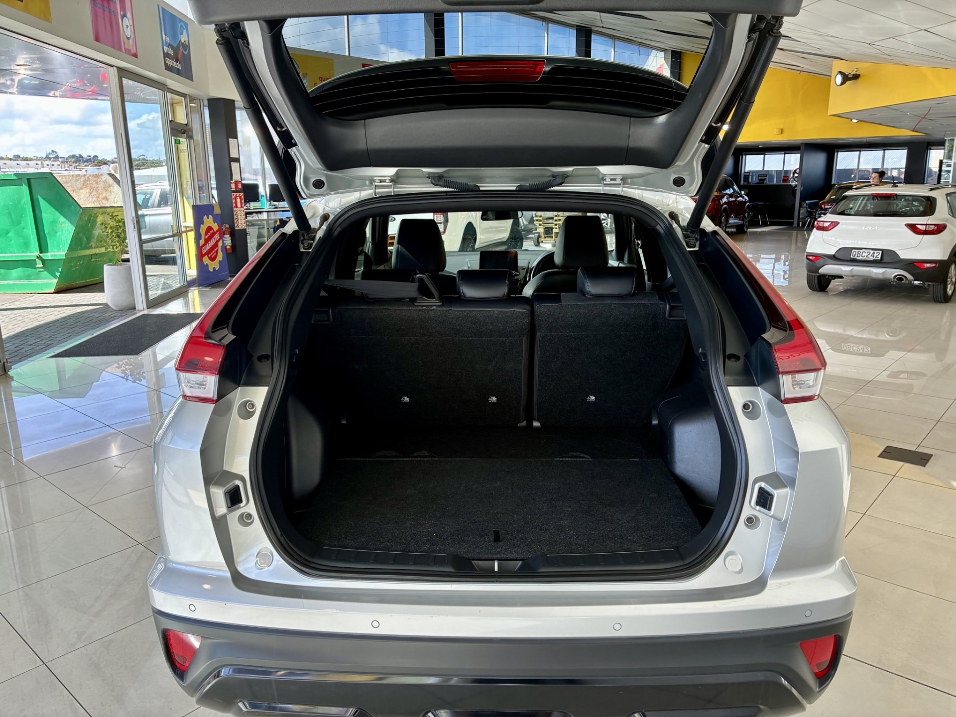 2023 Mitsubishi Eclipse Cross Sport 2.4L PHEV 4WD - Image 10