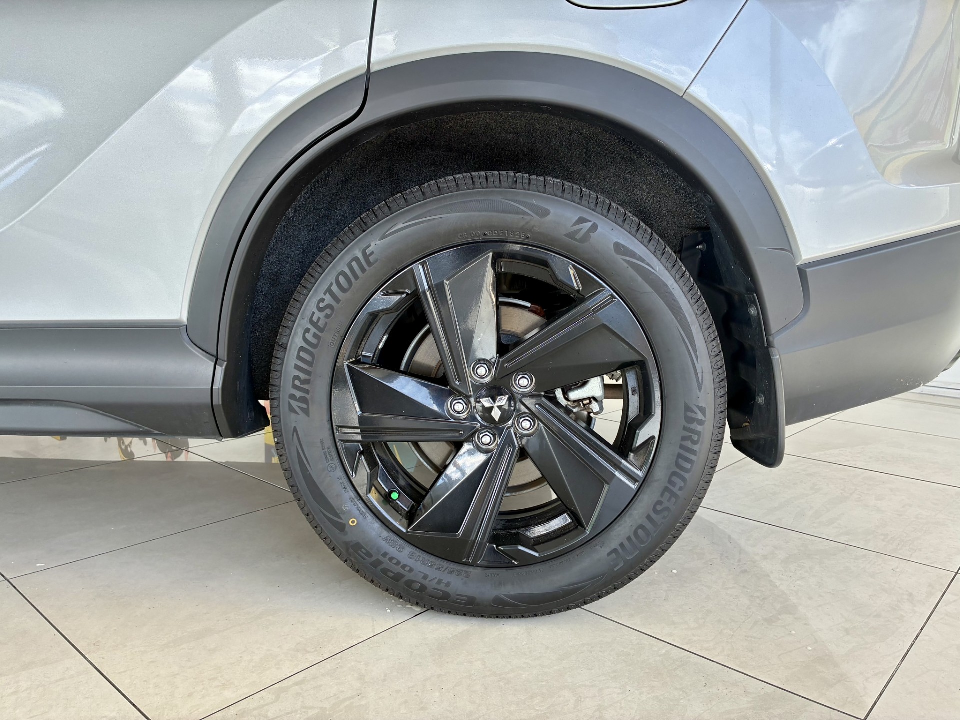 2023 Mitsubishi Eclipse Cross Sport 2.4L PHEV 4WD - Image 9