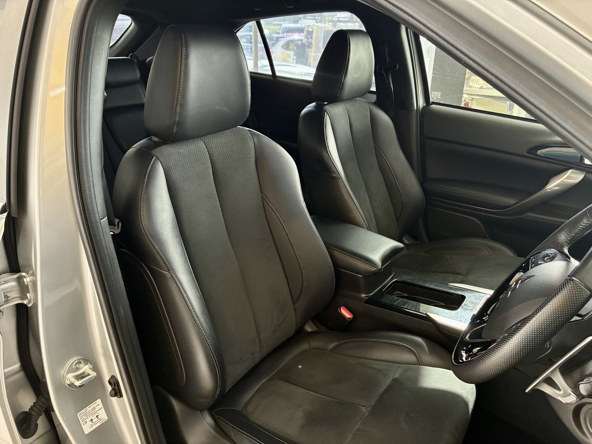 2023 Mitsubishi Eclipse Cross Sport 2.4L PHEV 4WD - Image 12