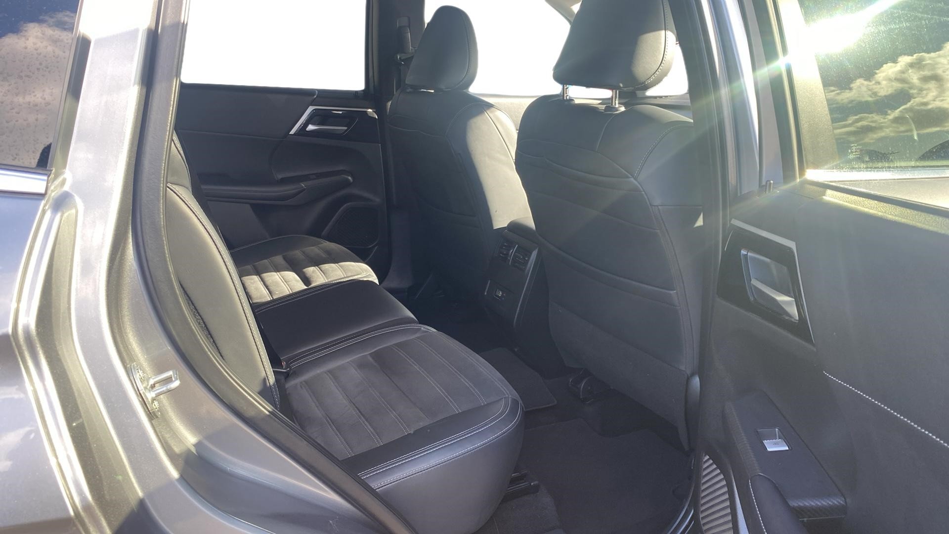 2023 Mitsubishi Outlander Xls 2.5P/4Wd/CVT 7-Seater - Image 7