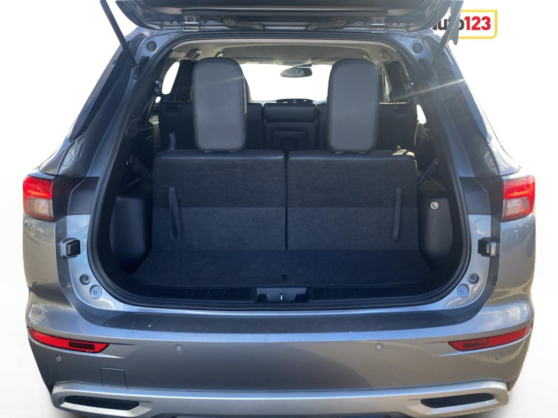 2023 Mitsubishi Outlander Xls 2.5P/4Wd/CVT 7-Seater - Image 6