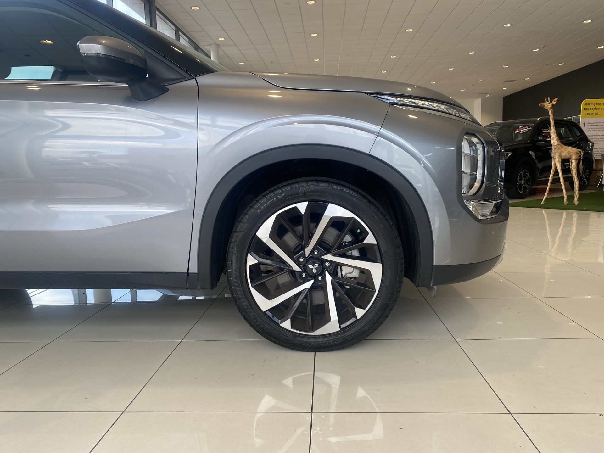2023 Mitsubishi Outlander Xls 2.5P/4Wd/CVT 7-Seater - Image 3