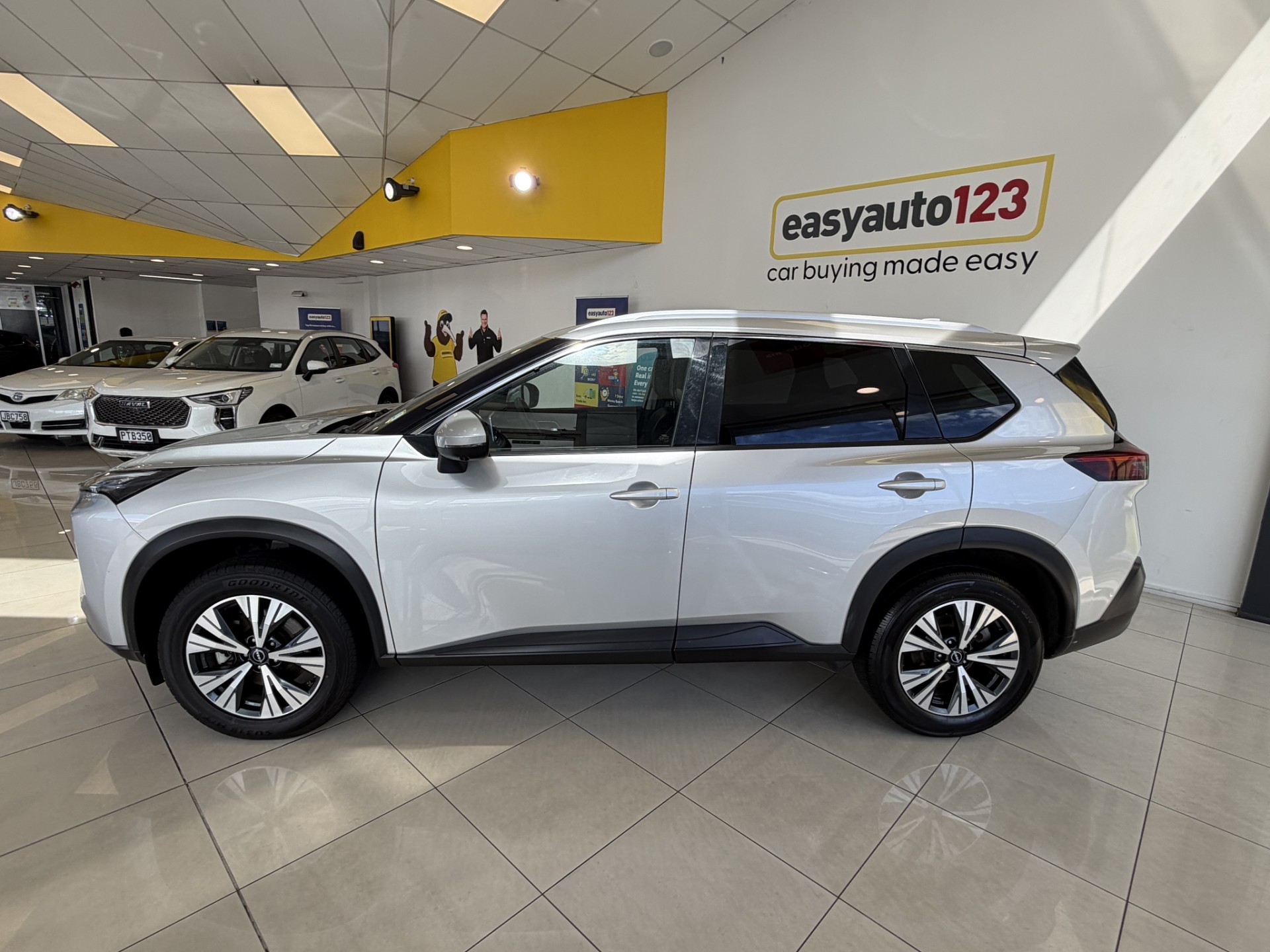 2023 Nissan X-Trail ST 2.5L 4WD 7 Seaters - Image 9