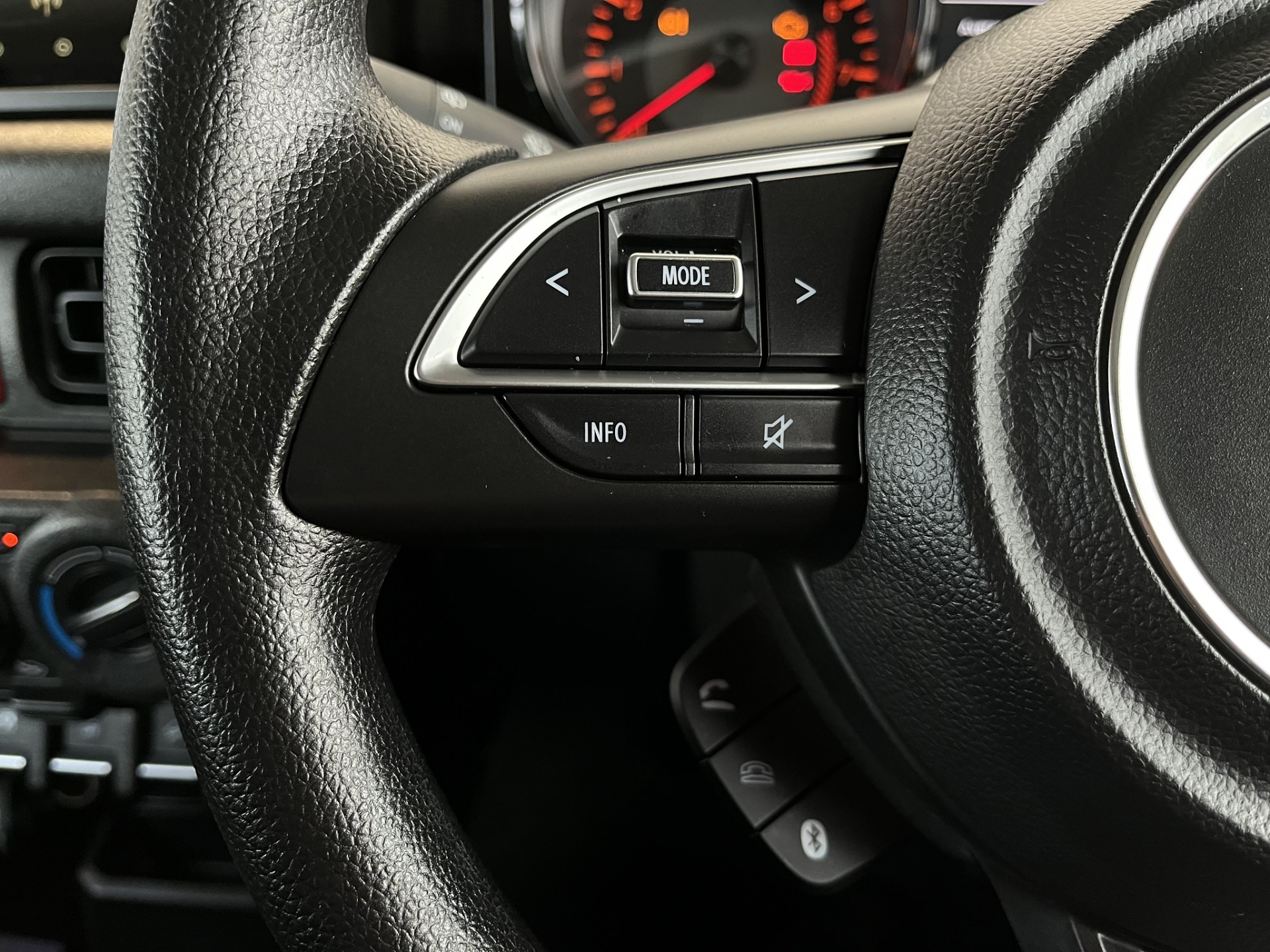 2023 Suzuki Jimny Jx Carry 1.5P/4Wd - Image 12