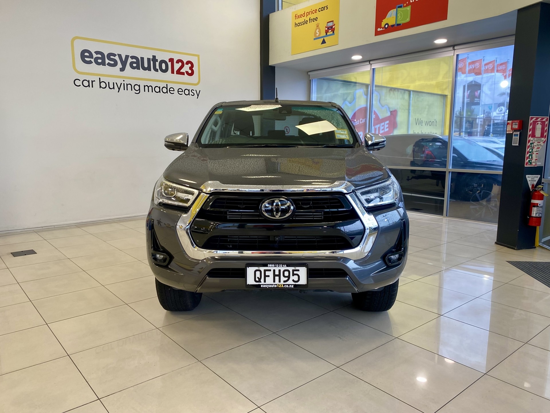 2023 Toyota Hilux SR5 2.8L DT 4WD - Image 2