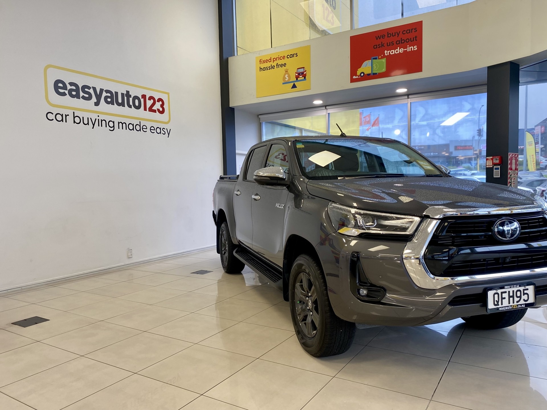 2023 Toyota Hilux SR5 2.8L DT 4WD - Image 3