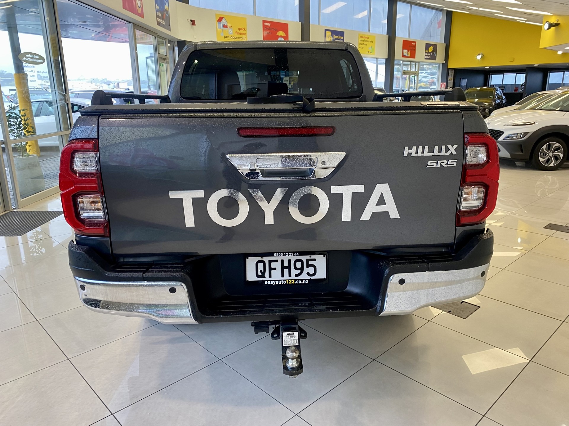 2023 Toyota Hilux SR5 2.8L DT 4WD - Image 6
