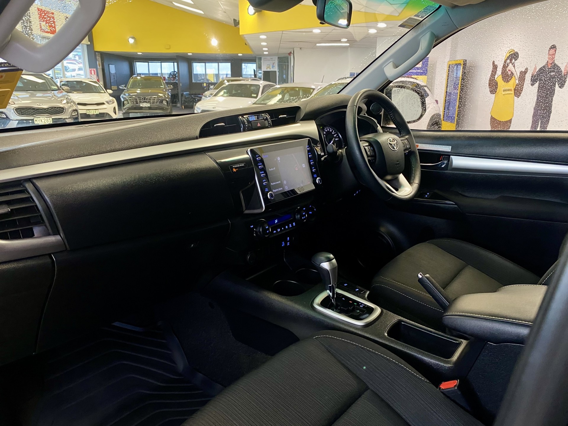 2023 Toyota Hilux SR5 2.8L DT 4WD - Image 11