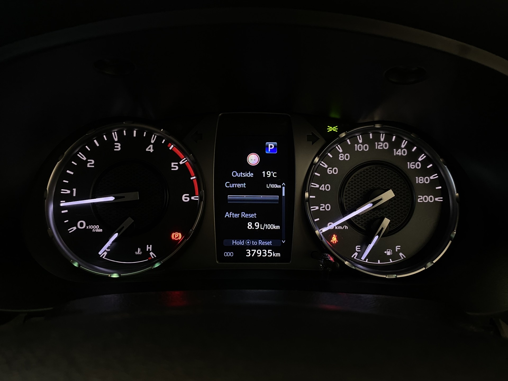 2023 Toyota Hilux SR5 2.8L DT 4WD - Image 19