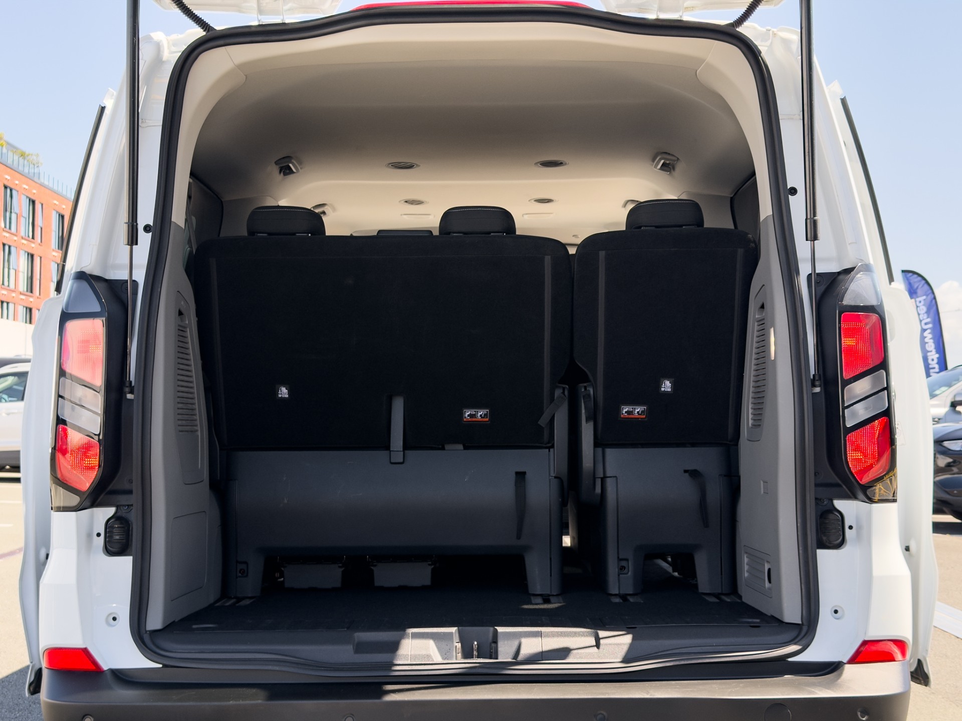 2024 Ford Transit Tourneo Custom 2.0D - Image 23